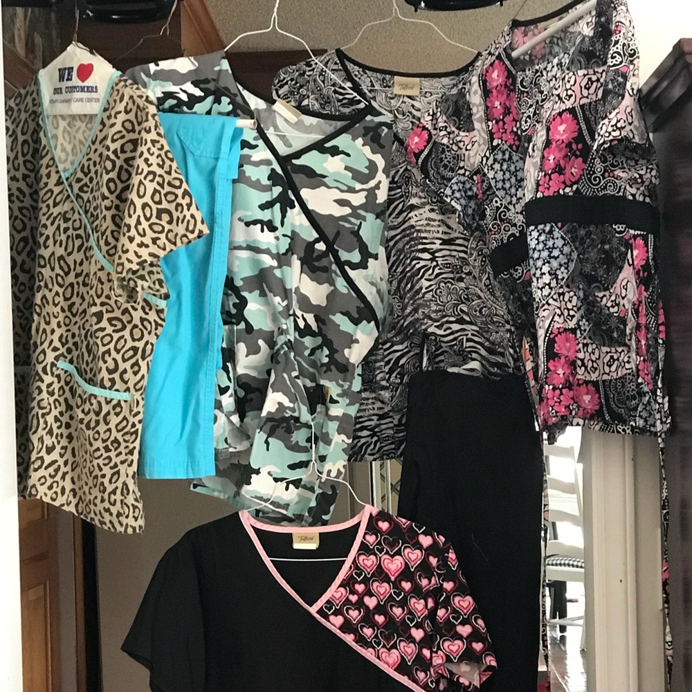 Women’s large Tafford scrub lot